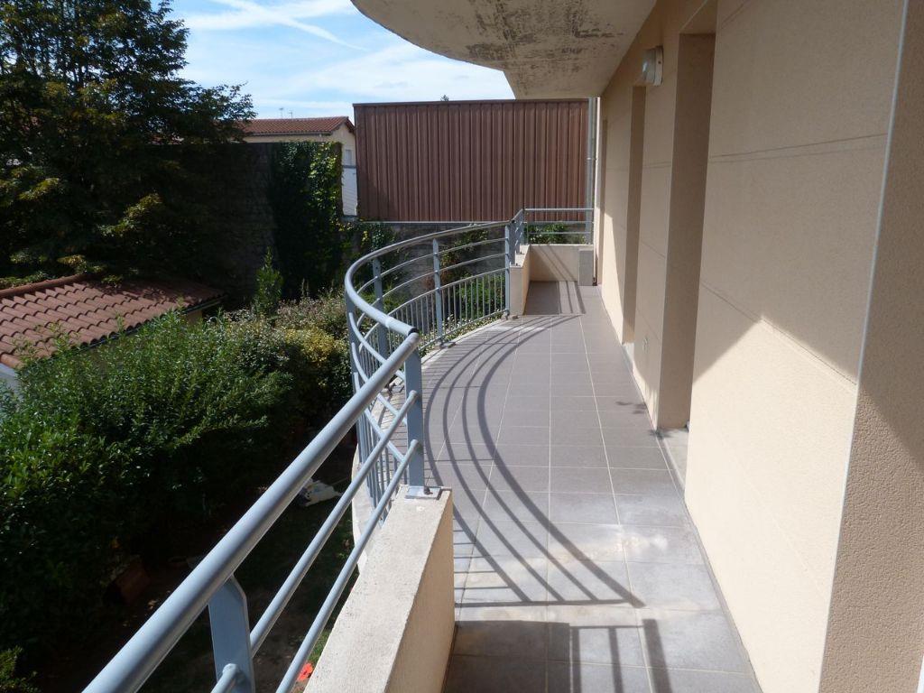 Appartement à louer, 74m², Grigny