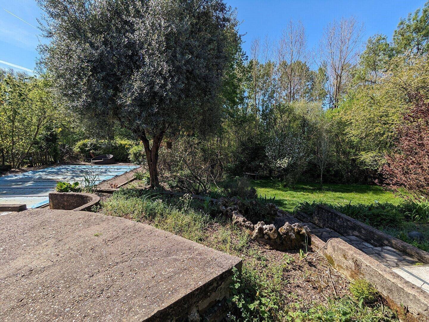 Maison à louer, 250m², Saintes