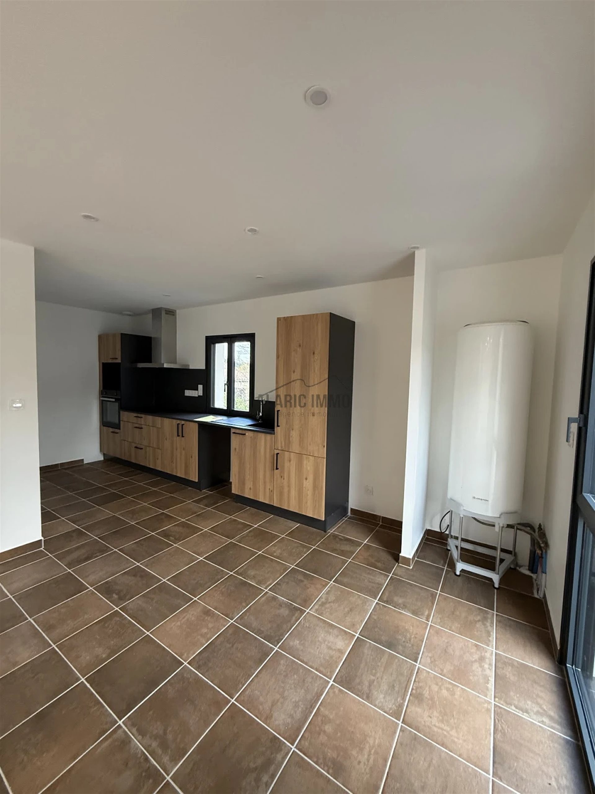 Appartement à louer, 85m², Talairan