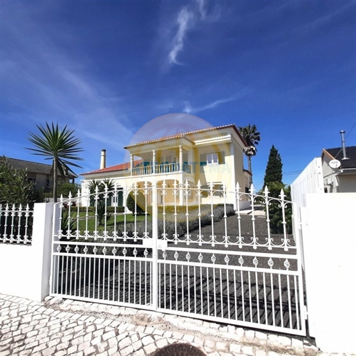 Detached Villa With Unobstructed Views Near Cadaval