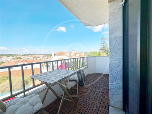 Investment Opportunity refurbished 2 bedroom apartment in Estoril