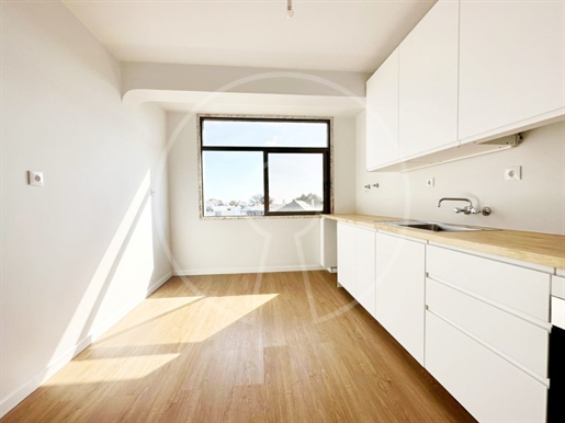Investment Opportunity refurbished 2 bedroom apartment in Estoril