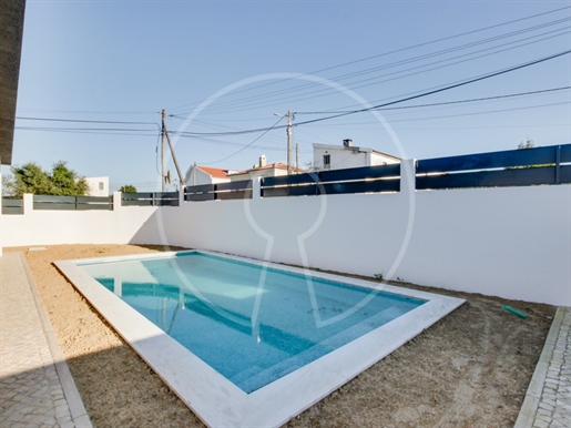 Chalet de una sola planta de 4 dormitorios con piscina y jardín en Azeitão