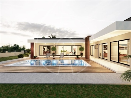 Luxury 4-bedroom villa in a prestigious urbanization