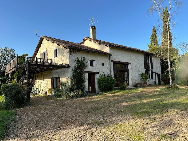 Beautiful house with swimming pool. House with garden, cottage and swimming pool