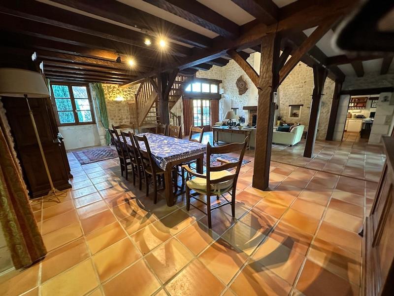 Beautiful house with swimming pool. House with garden, cottage and swimming pool