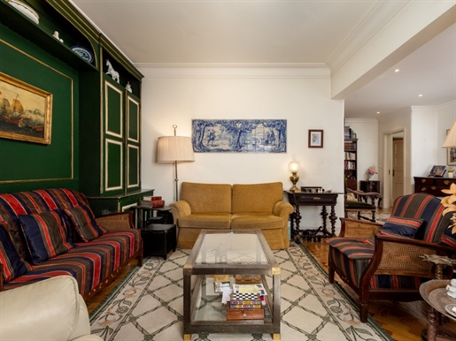 Stunning 6-bedroom apartment in prestigious Lisbon neighbourhood