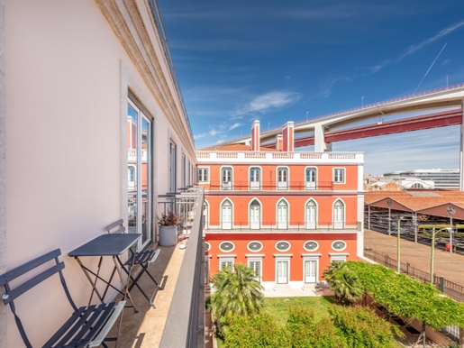 T5+1 Duplex Penthouse in Lisbon