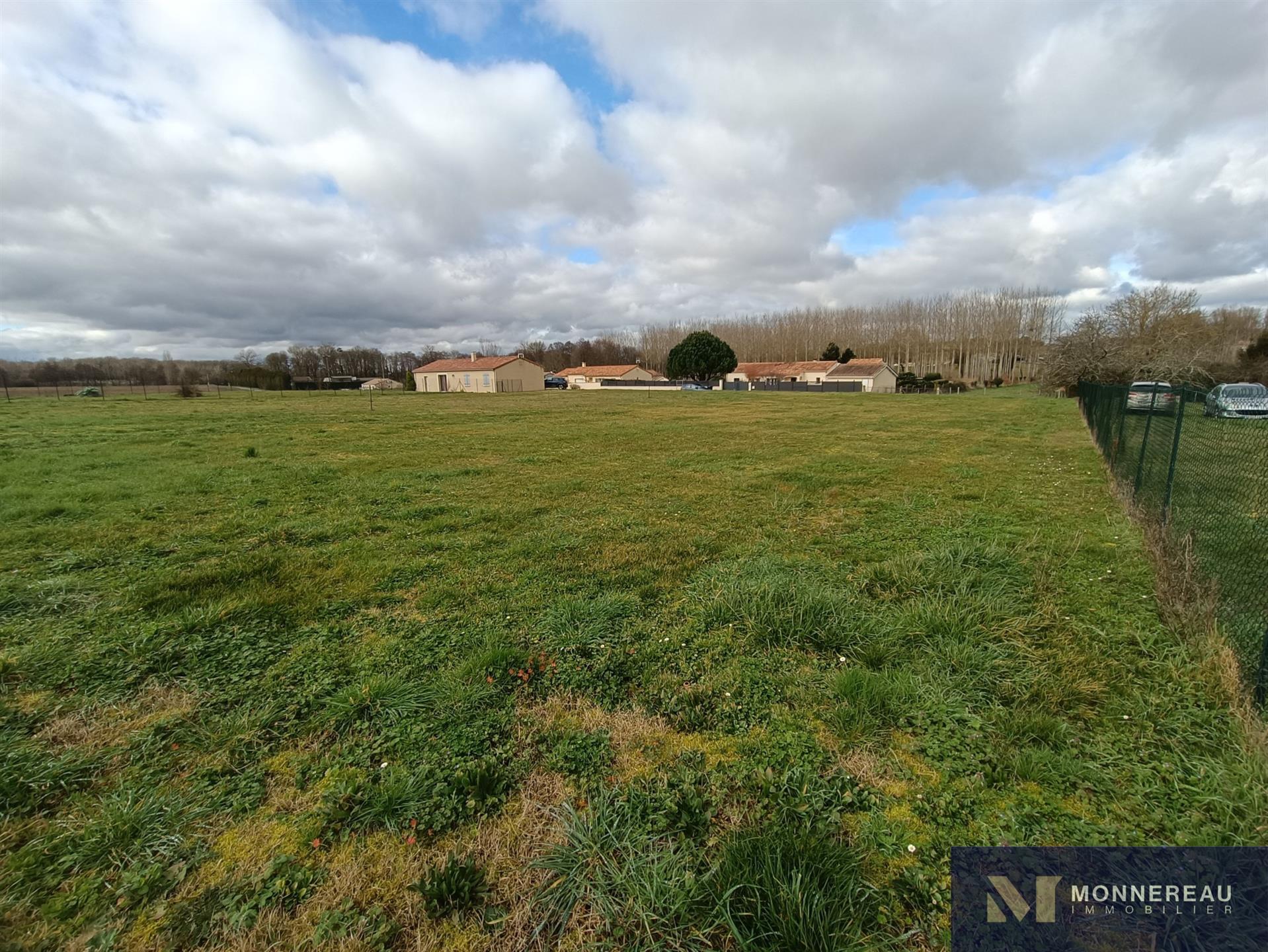 Baignes (16) - Building Land