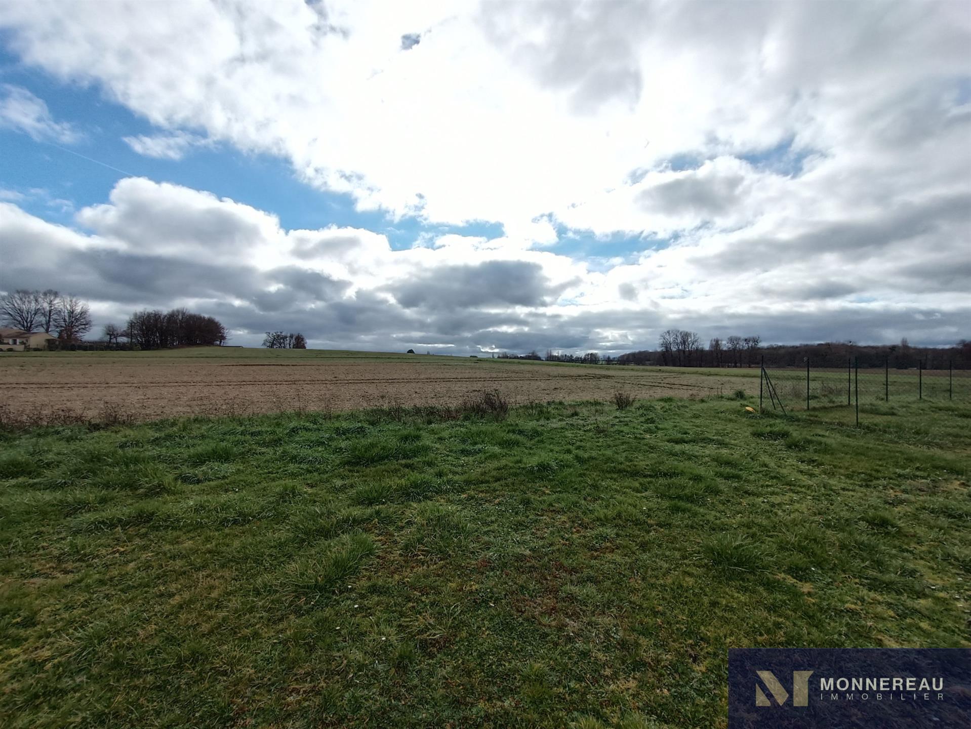 Baignes (16) - Building Land