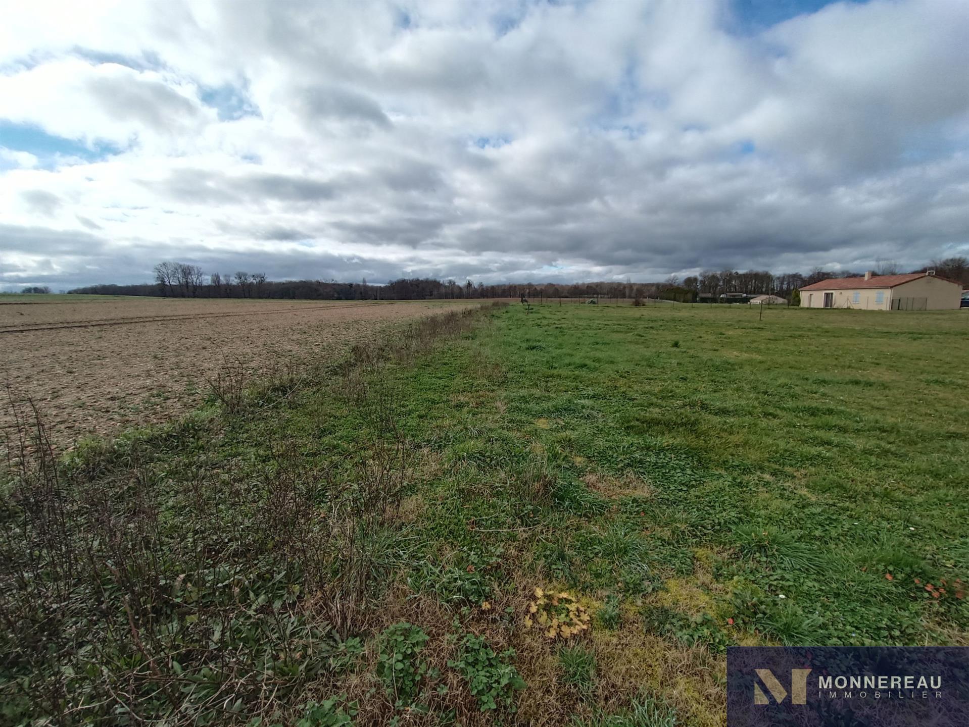 Baignes (16) - Building Land