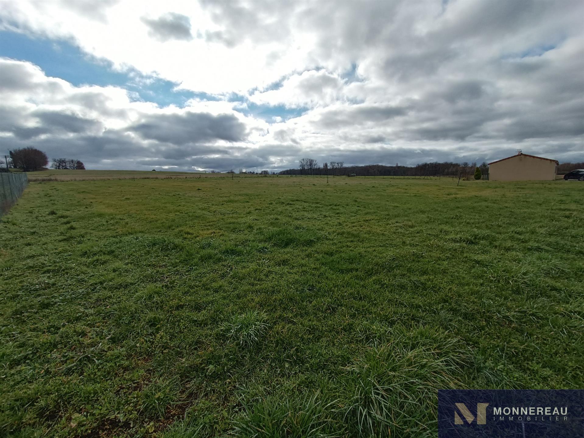 Baignes (16) - Building Land