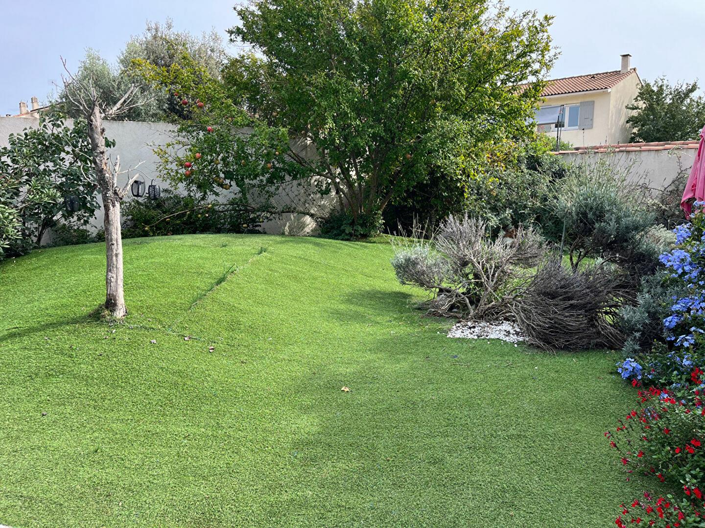 Maison à louer, 98m², Saint-Mitre-les-Remparts