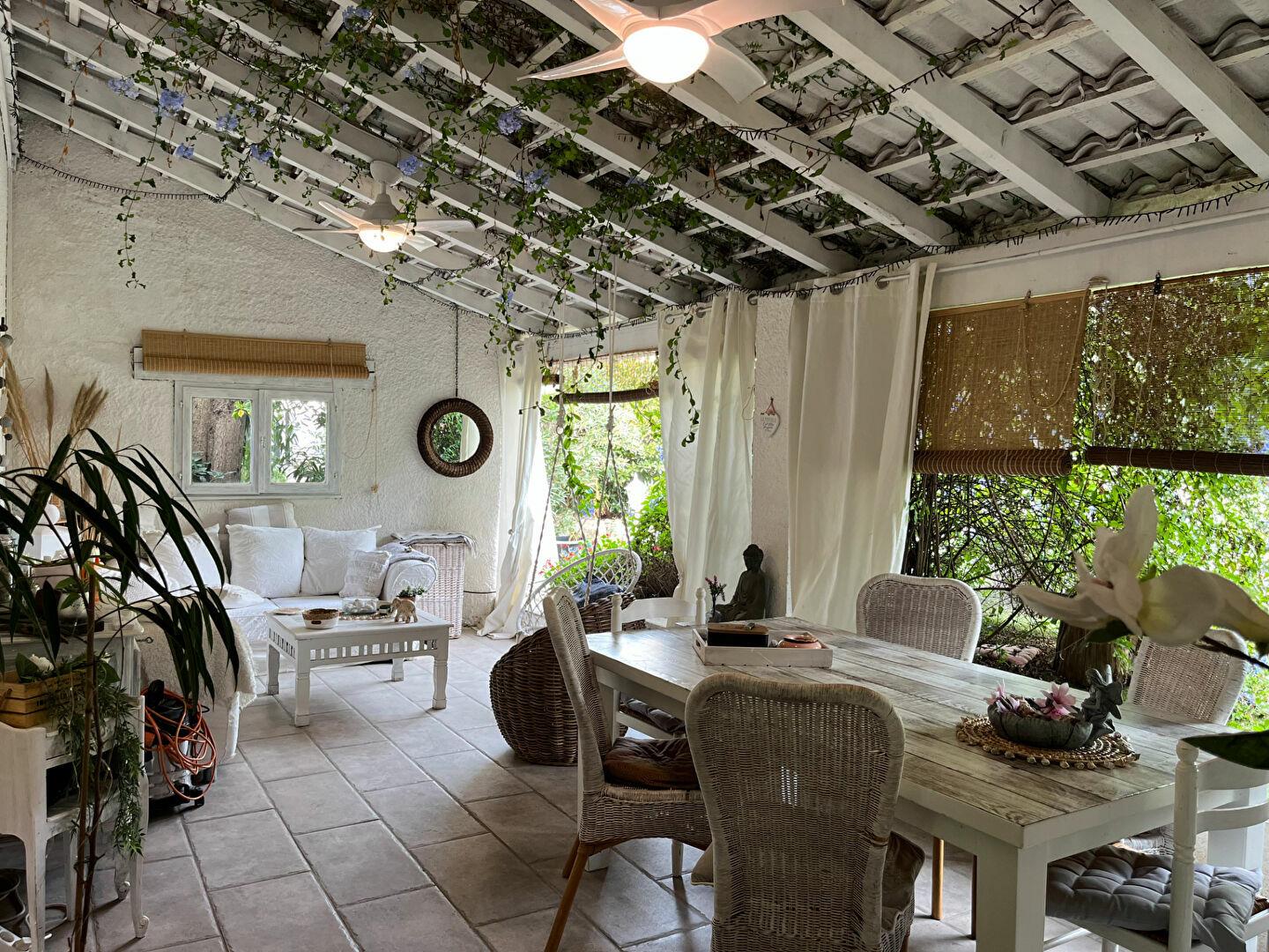 Maison à louer, 98m², Saint-Mitre-les-Remparts