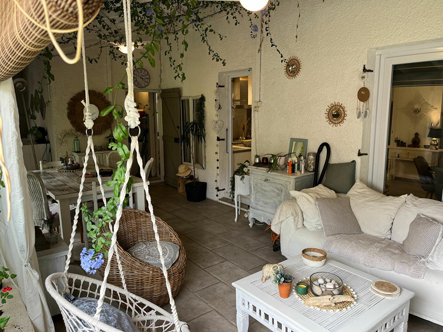 Maison à louer, 98m², Saint-Mitre-les-Remparts