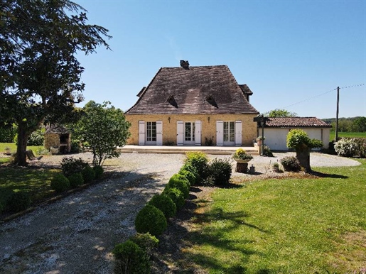 Property
Discover this charming stone house nestled in a peaceful environment. Brood