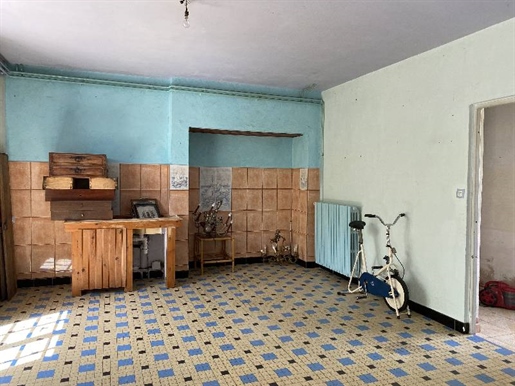 House
Located just 5 minutes from Lalinde, this elegant mansion with its d