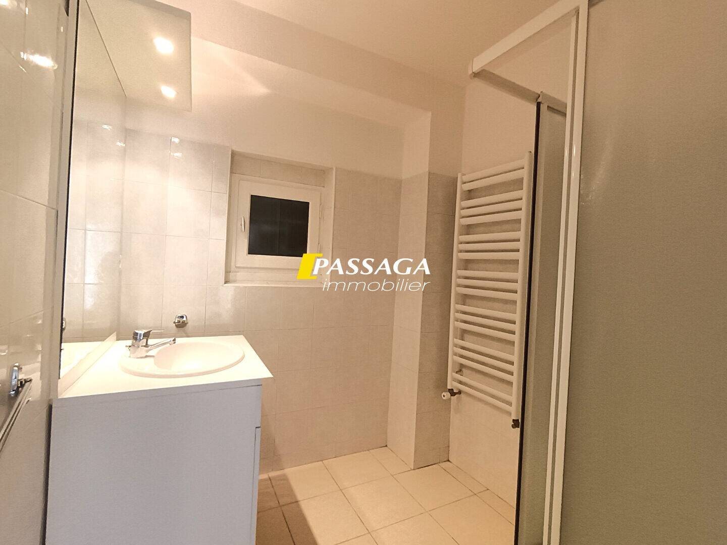 Appartement à louer, 47m², Montrozier