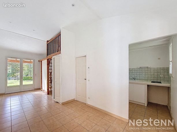 Appartement à louer, 35m², Larressingle