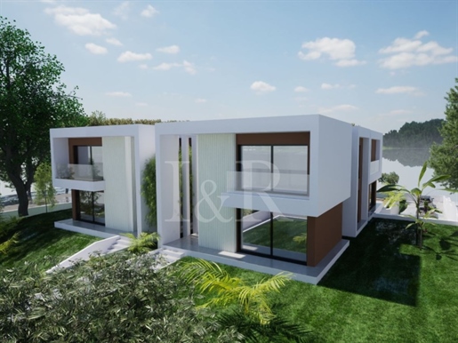 Luxury 4-bedroom villa with swimming pool and sea view in Troia