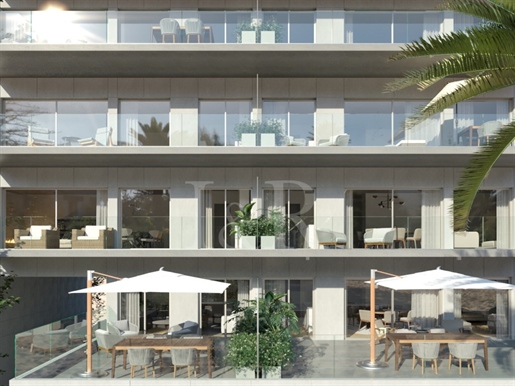 Apartamento T3 com varandas e estacionamento, Campolide, Lisboa