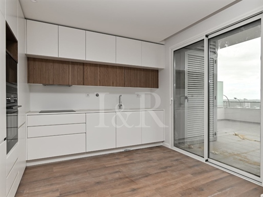 Spacious new two-bedroom apartment with 48 sqm terrace and box in Carnaxide near Lisbon
