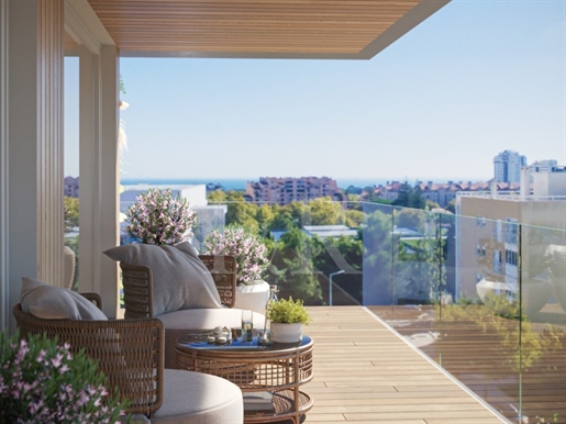 3-Bedroom apartment with balcony and sea view in Cascais
