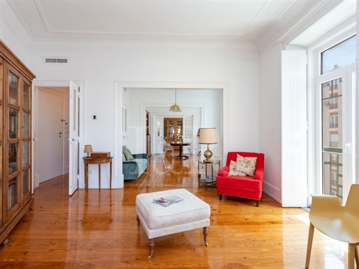 4-Bedroom apartment with balcony in Amoreiras, Lisbon