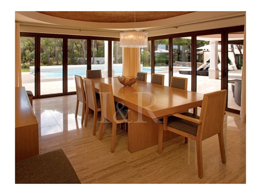 4-Bedroom villa with pool and private garden in Pine Cliffs Resort, Algarve