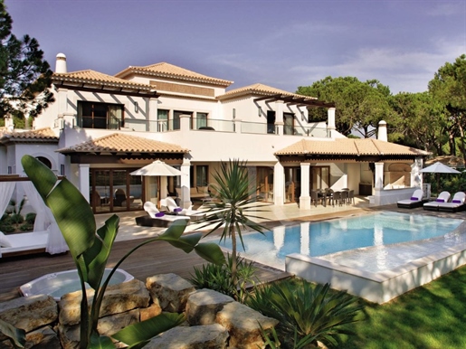 Moradia T4 com piscina e jardim privado no Resort Pine Cliffs, Algarve