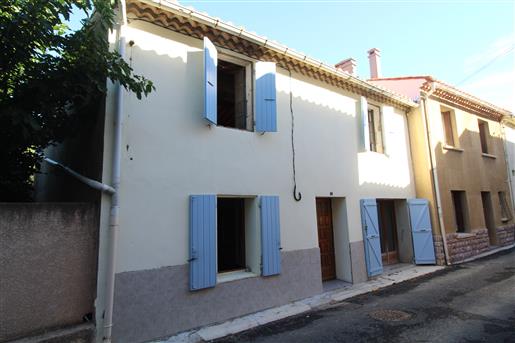 Atypical village house with courtyard of 21.15 M2 in very good condition