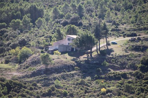 Large property on 14110 M2 with swimming pool in the countryside