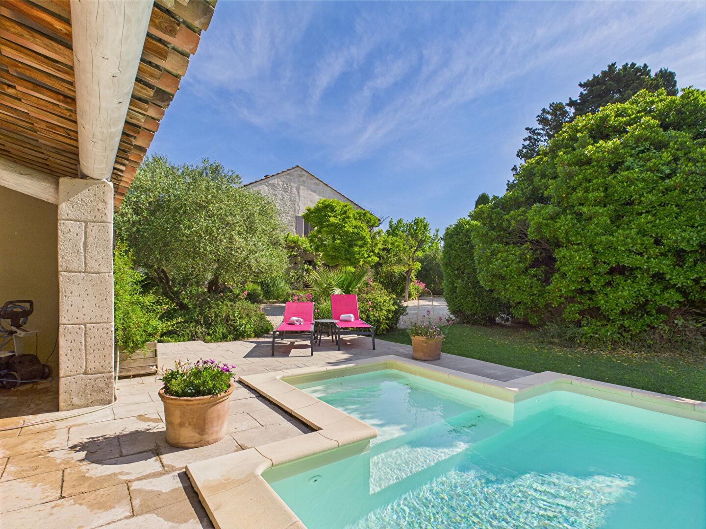 Maison à louer, 362m², Saint-Rémy-de-Provence