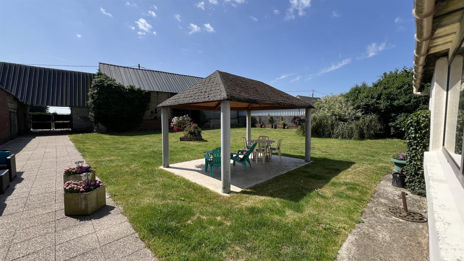 Purchase: House (60210)