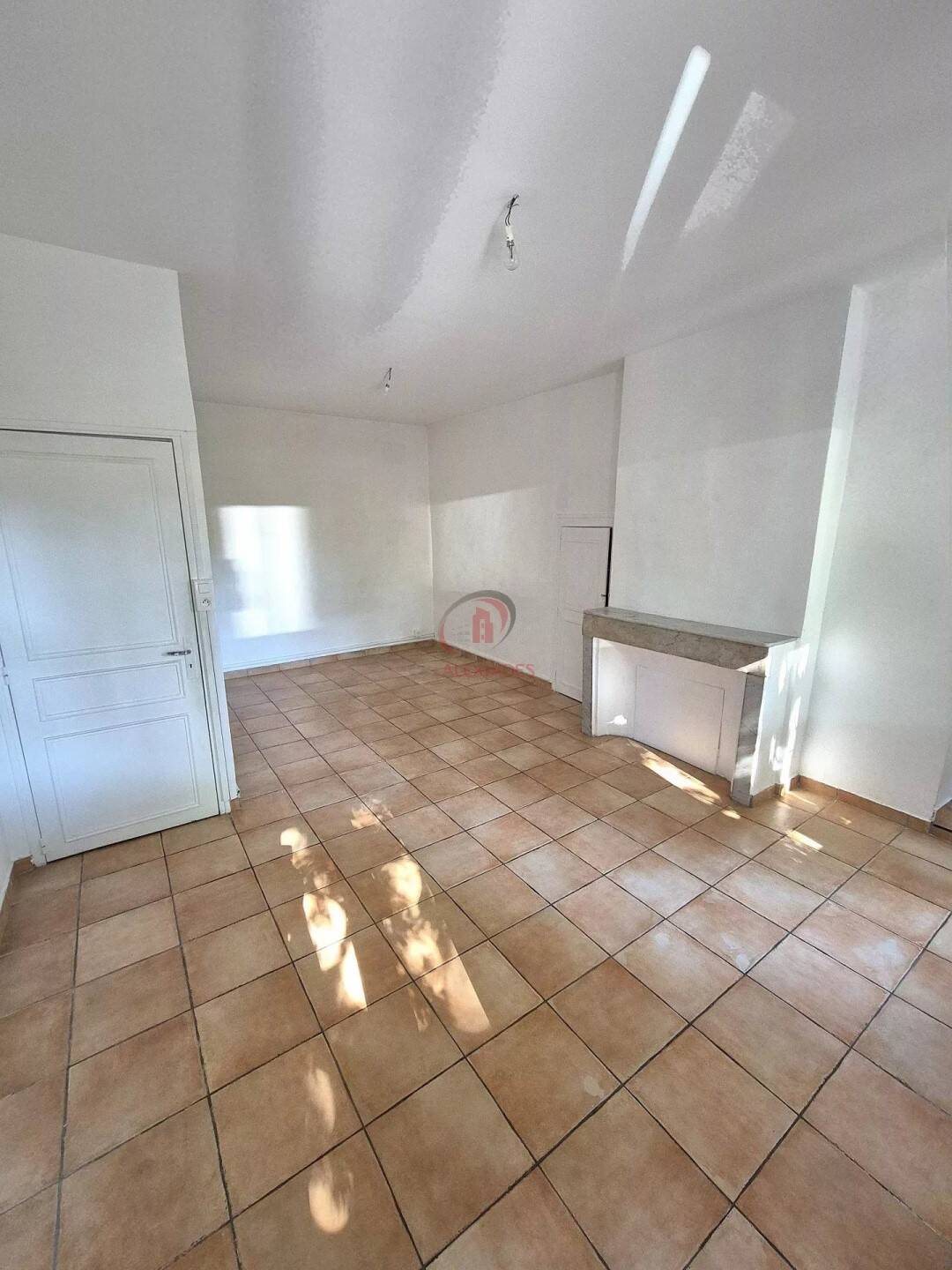 Maison à louer, 93m², Evenos