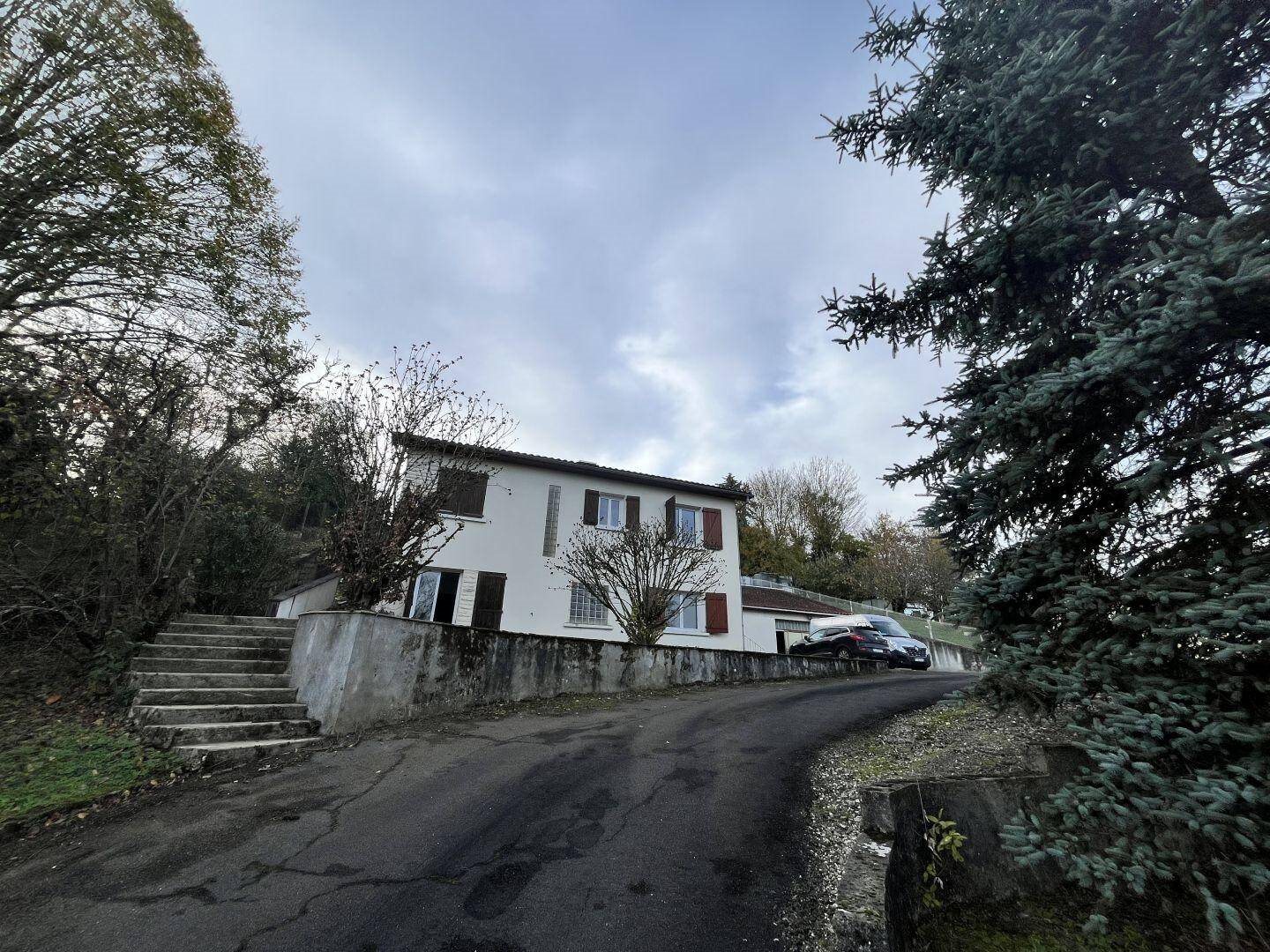 Maison à louer, 142m², Touvre