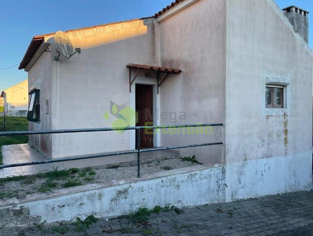 2-Bedr. House with garden and fruit trees, 15 minutes from Torres Vedras