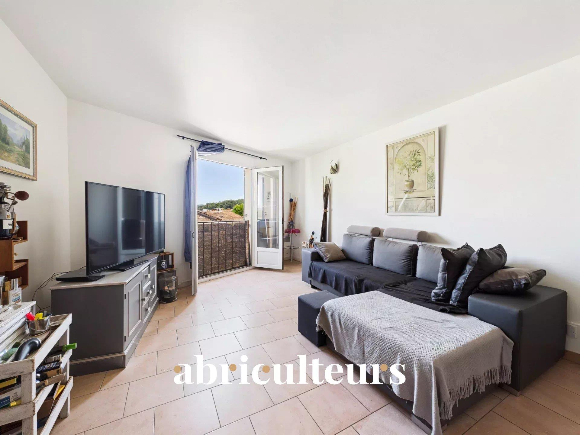 Duplex with terrace and open view - Rognes