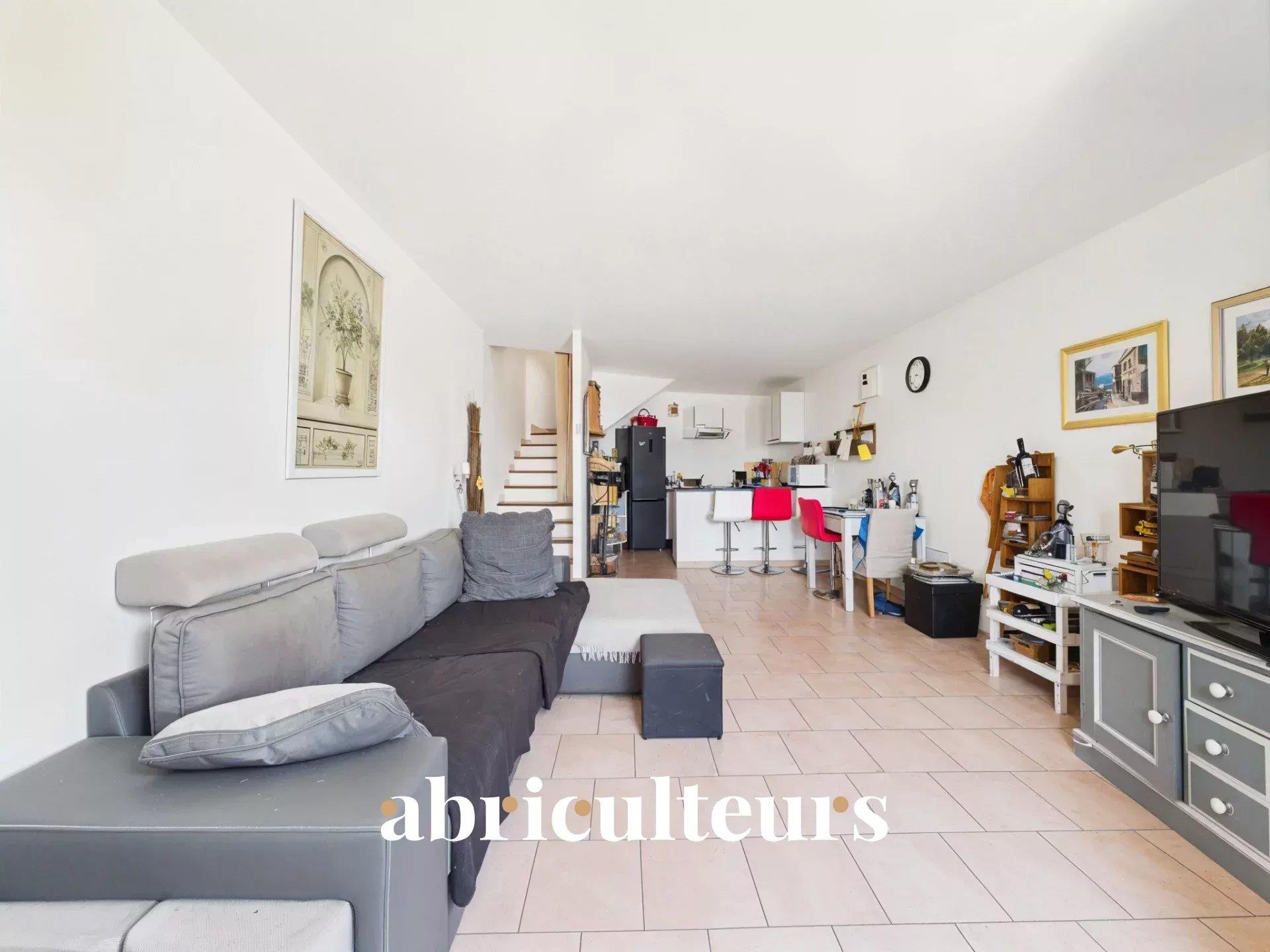 Duplex with terrace and open view - Rognes