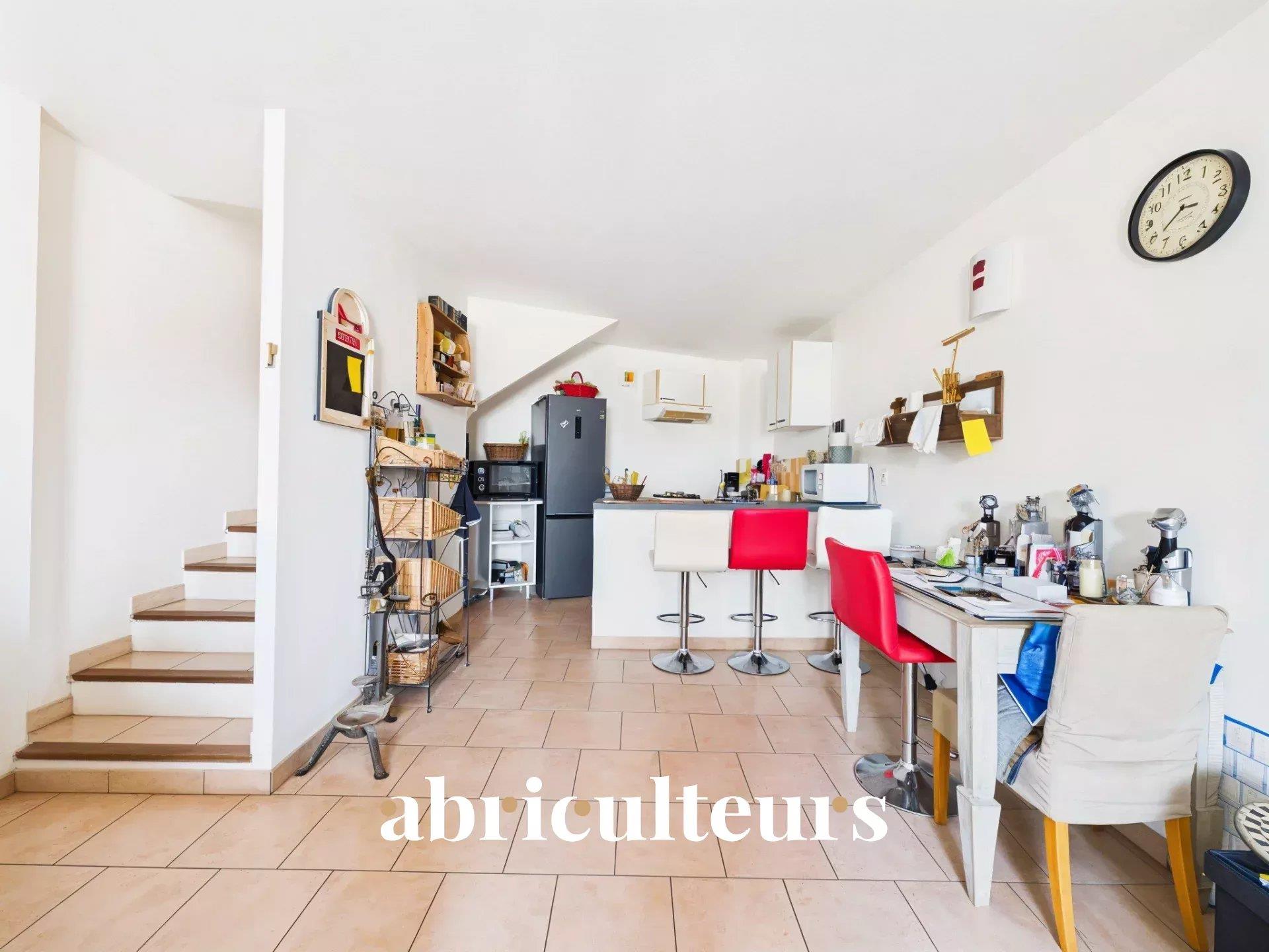 Duplex with terrace and open view - Rognes