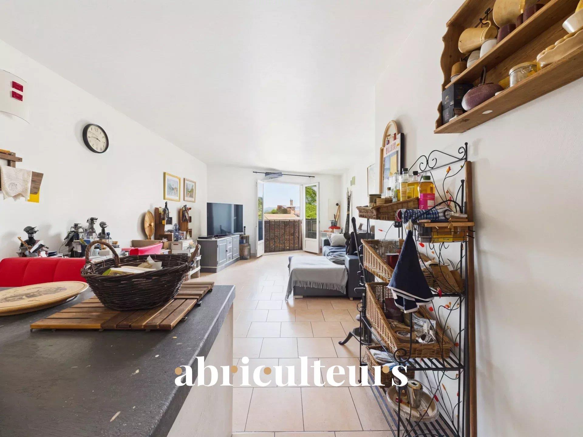 Duplex with terrace and open view - Rognes