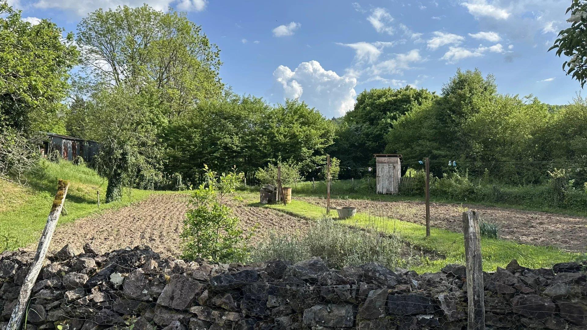 Exclusive, house near Liernais