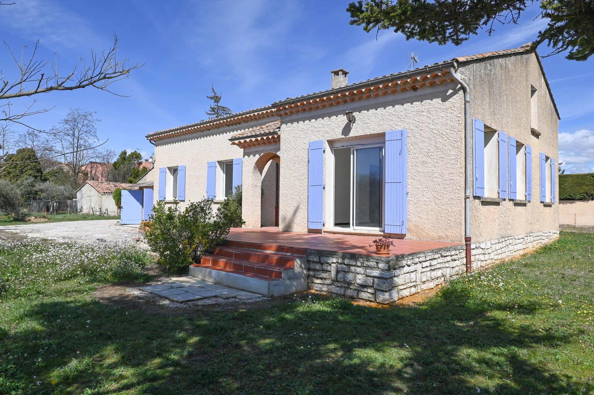 House with a view in Gargas
