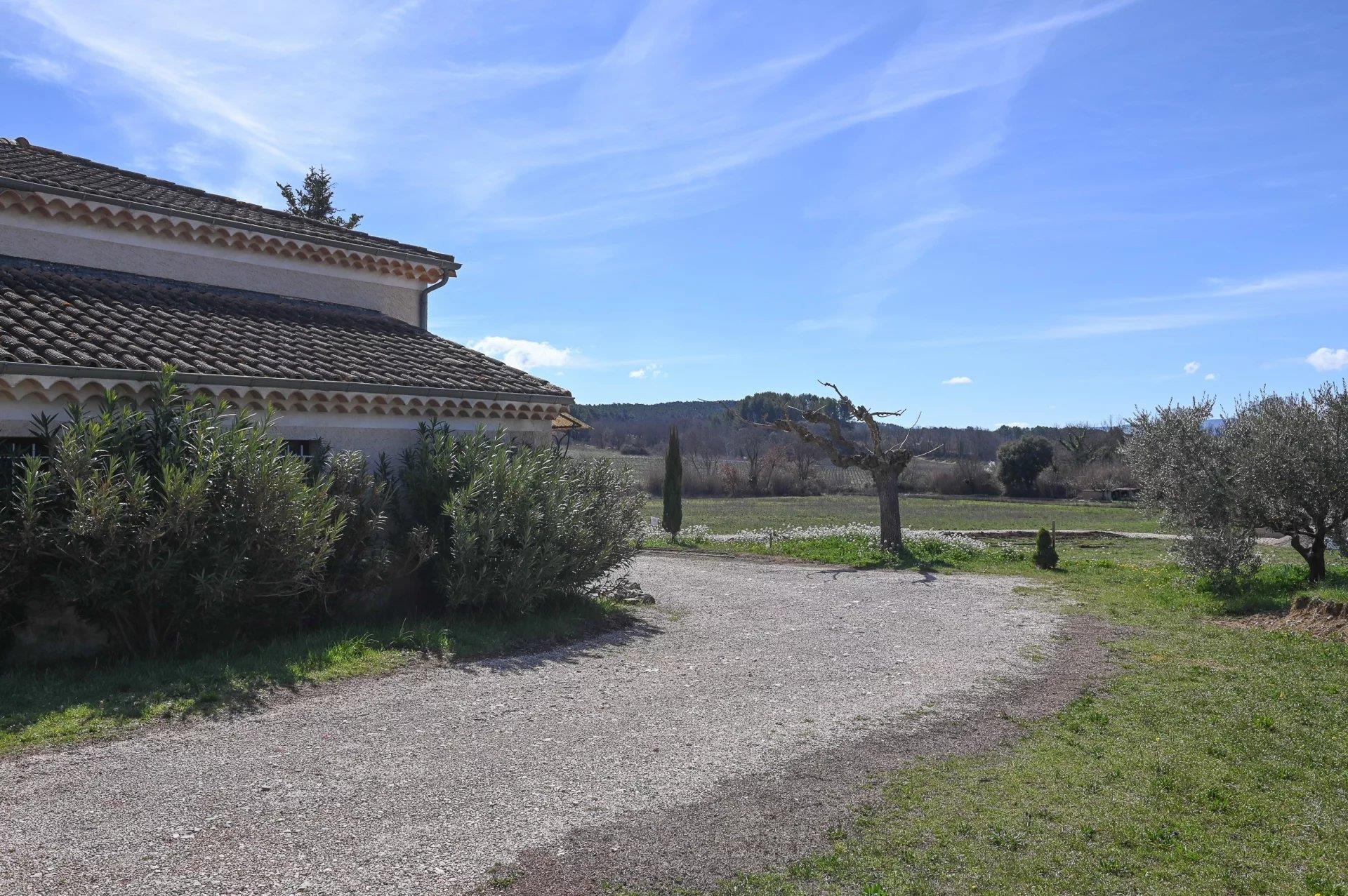 House with a view in Gargas