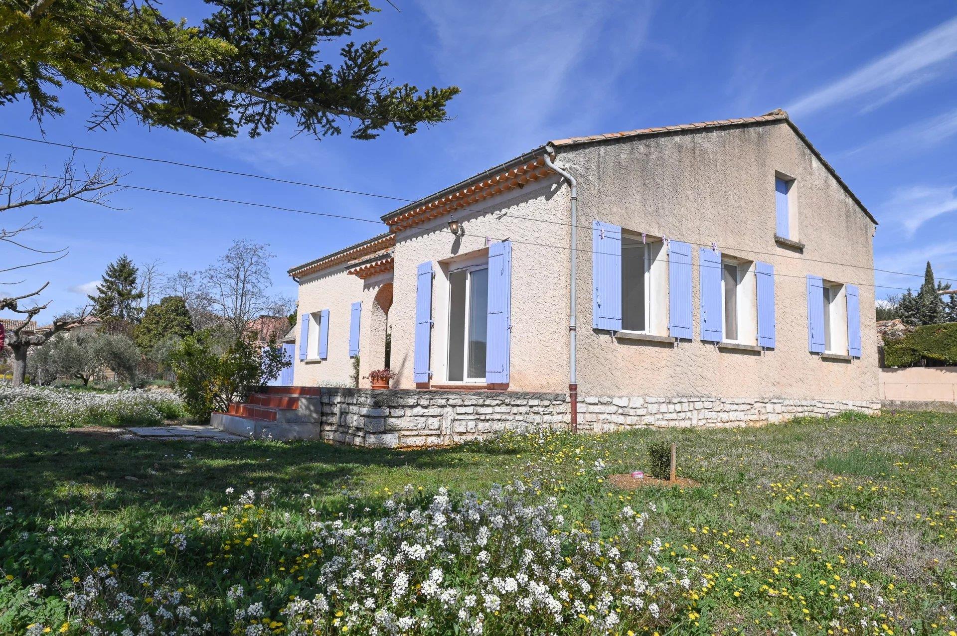House with a view in Gargas