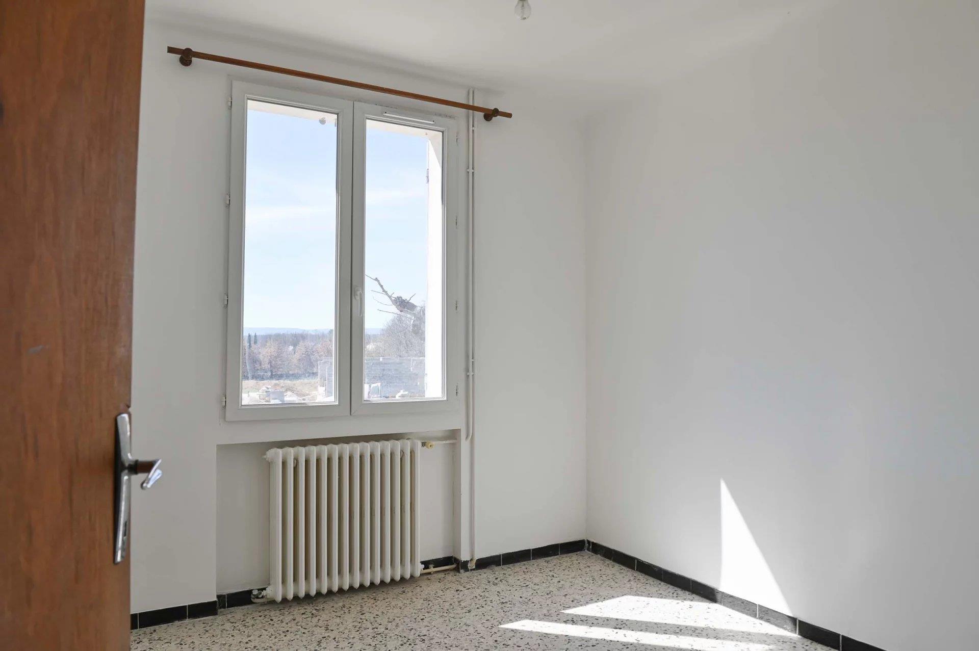 House with a view in Gargas