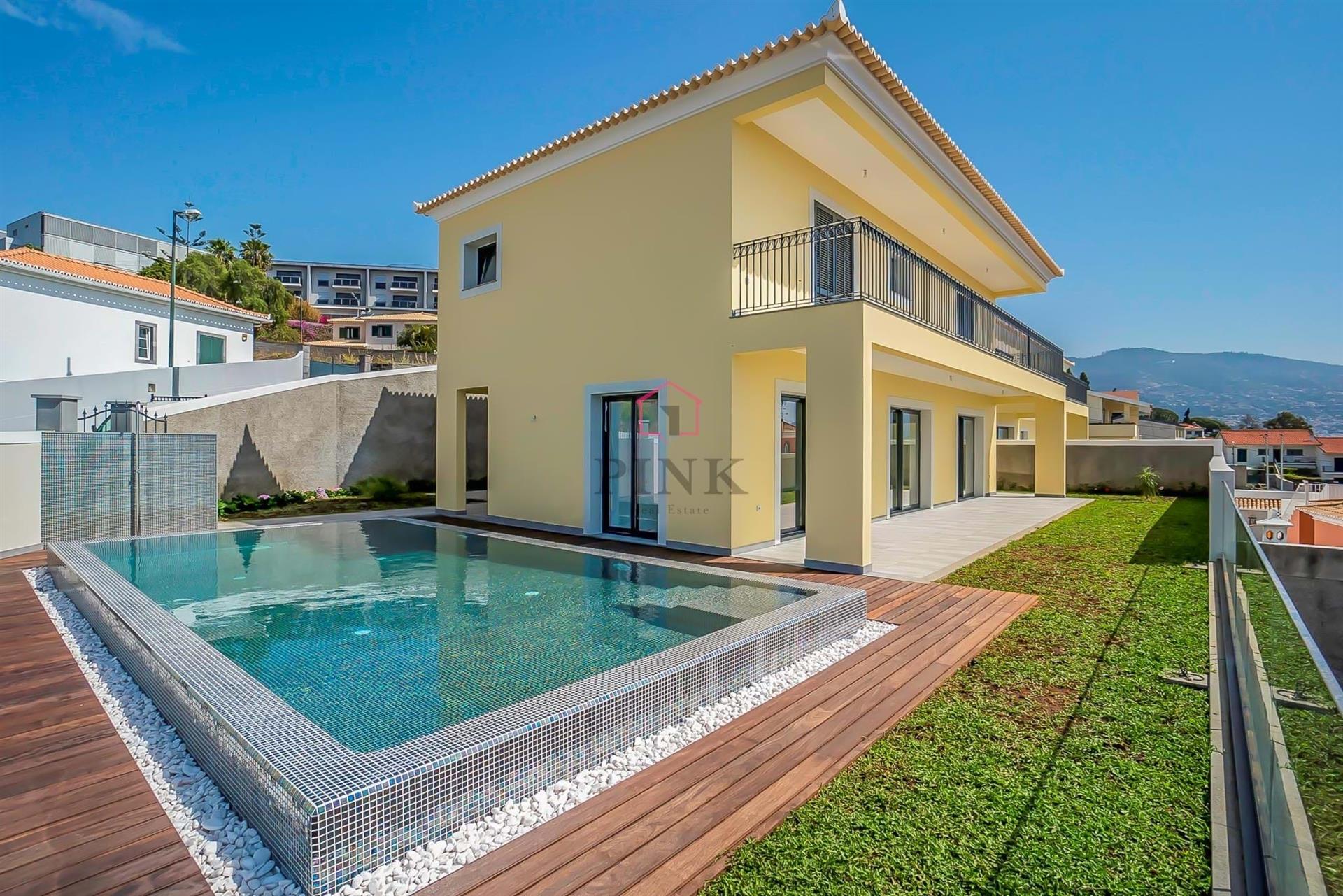 Casa - 3 Dormitorios - Funchal