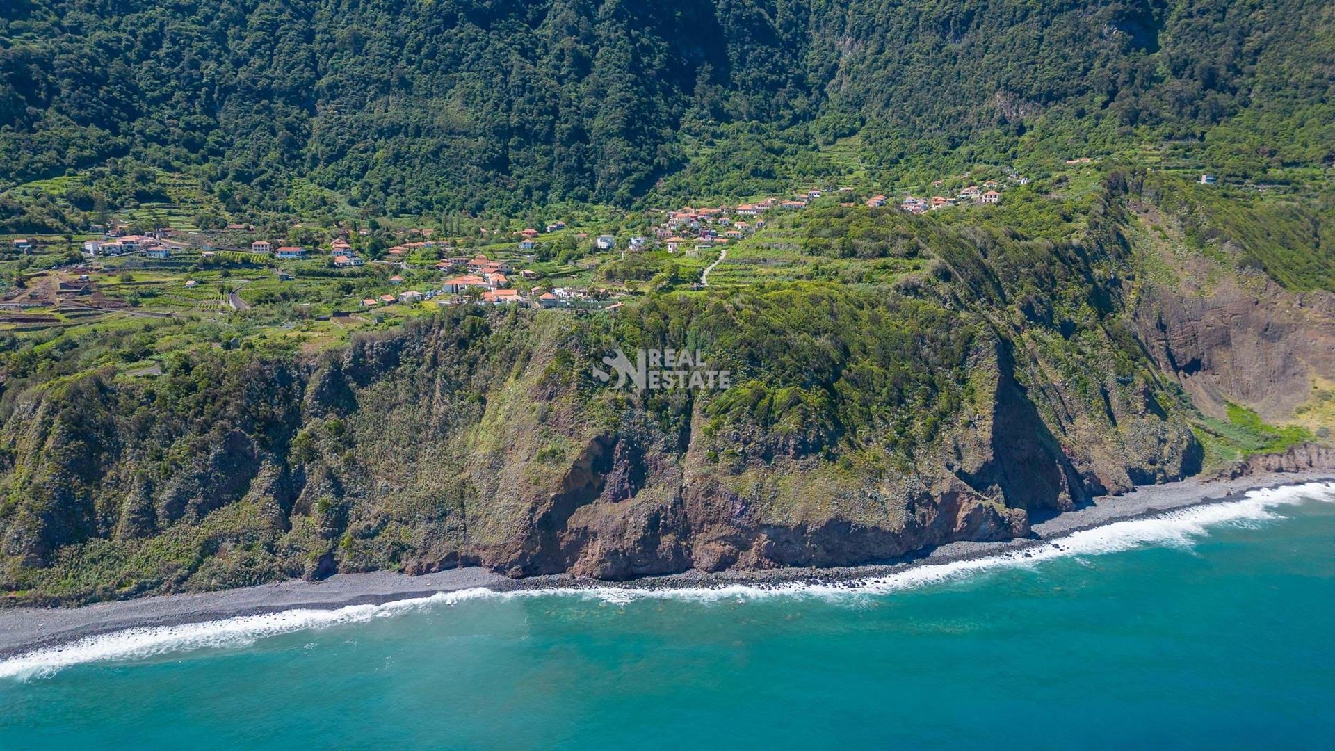Investment Land (Arco de São Jorge)