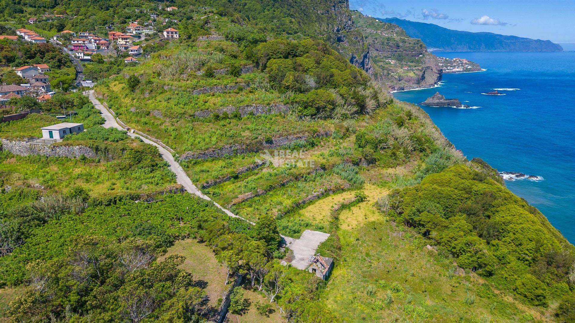 Investment Land (Arco de São Jorge)