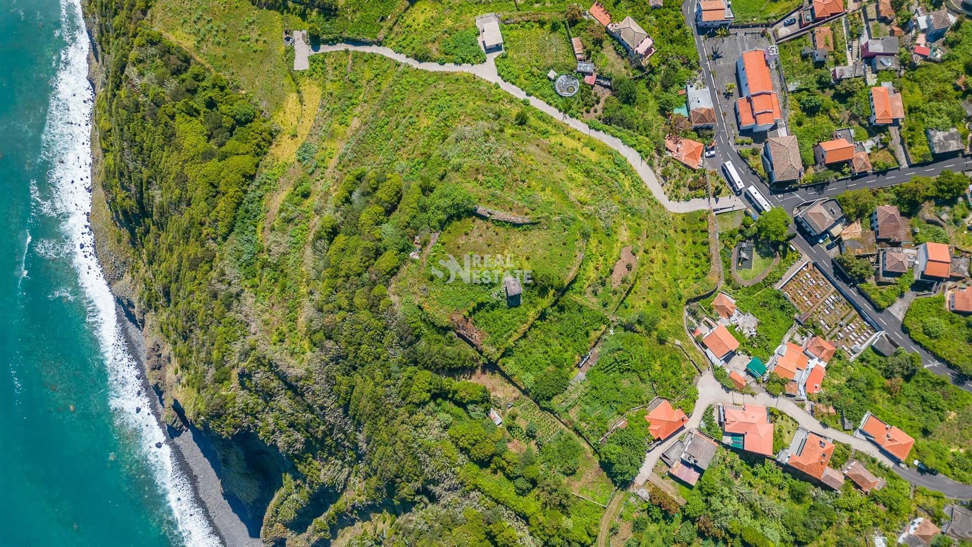 Investment Land (Arco de São Jorge)